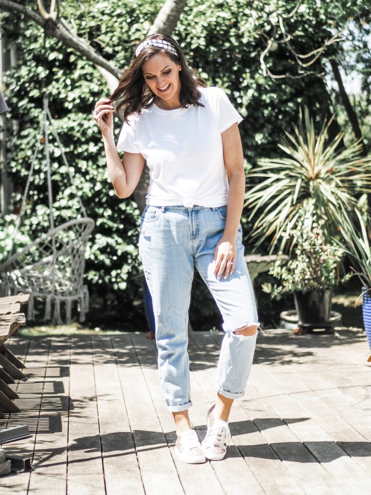 mom jeans and white tee